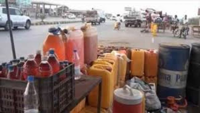 أزمة خانقة للمشتقات النفطية بمدينة عدن وانتشار واسع للسوق السوداء  اقرأ المزيد من نافذة اليمن