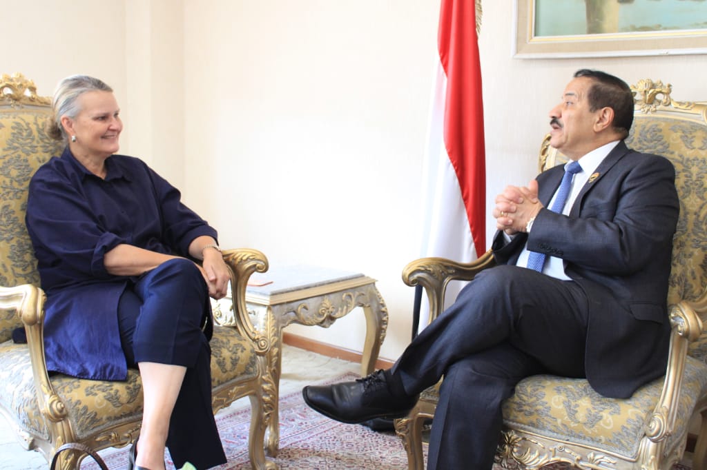 وزير الخارجية يلتقي المنسق المقيم للامم المتحدة باليمن