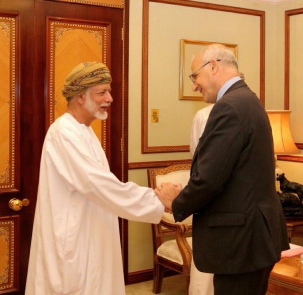 وزيرالخارجية العماني يبحث مع السفير البريطاني لدى اليمن افاق الحل السياسي وانهاء الحرب في اليمن