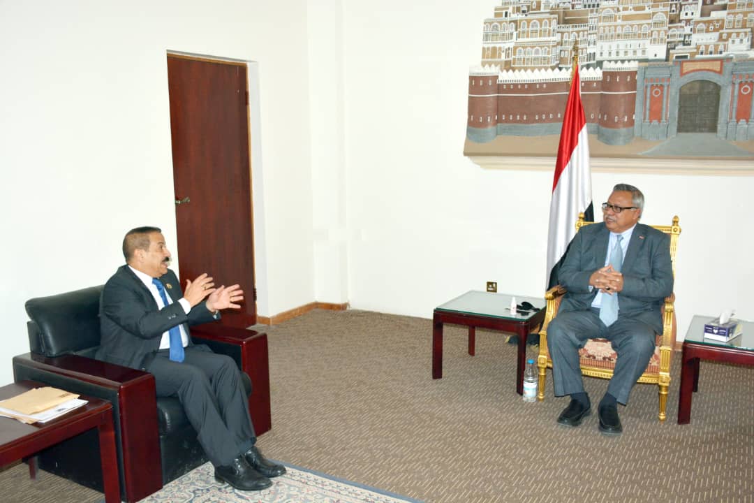 رئيس الوزراء يناقش مع وزير الخارجية تطورات الملف اليمني خارجياً ..ويشيد بالنجاحات التي حققتها الوزارة منذبداية الحرب ..