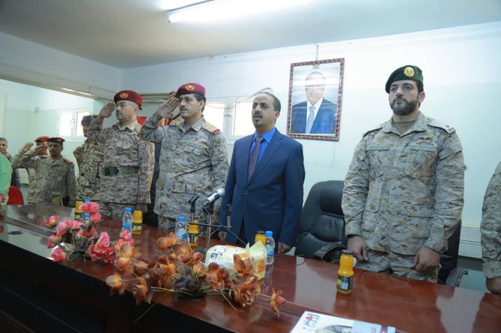 الوزير الإرياني الرئيس هادي يعزل الفريق الأحمر ويعين نائبا جديدا للرئيس الأسم