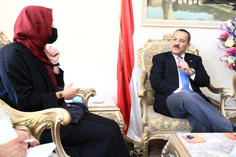 وزير الخارجية هشام شرف يلتقي اليزابيث رئيس البعثة الهولندية لمنظمة اطباء بلاحدود في اليمن