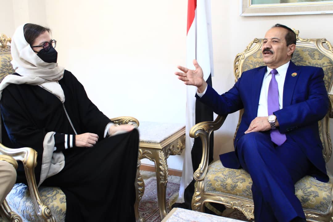 وزير خارجية صنعاء يلتقي ممثلة 
