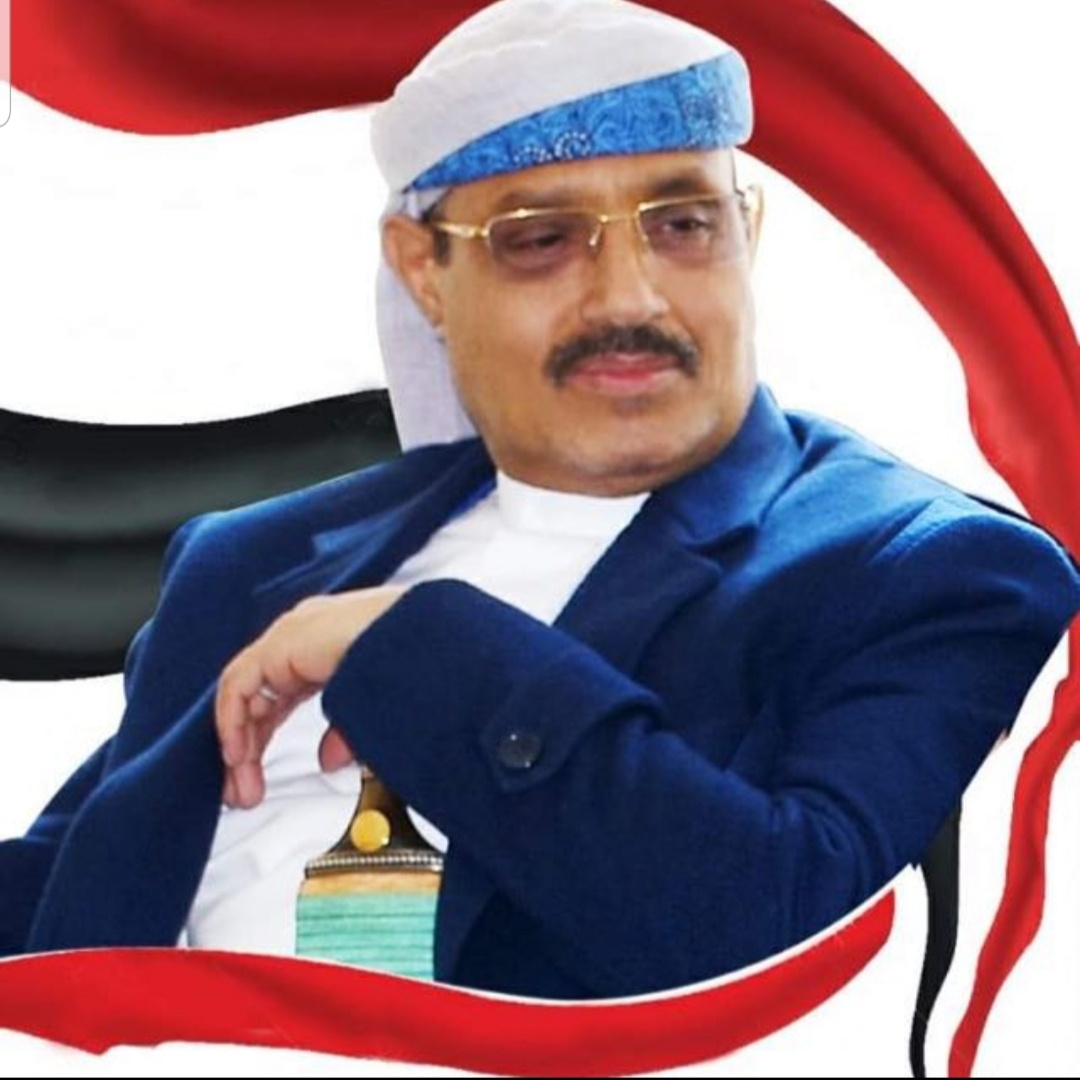 الفريق سلطان السامعي عضو المجلس السياسي الاعلى يعزي بوفاة الشيخ عصام الاسدي